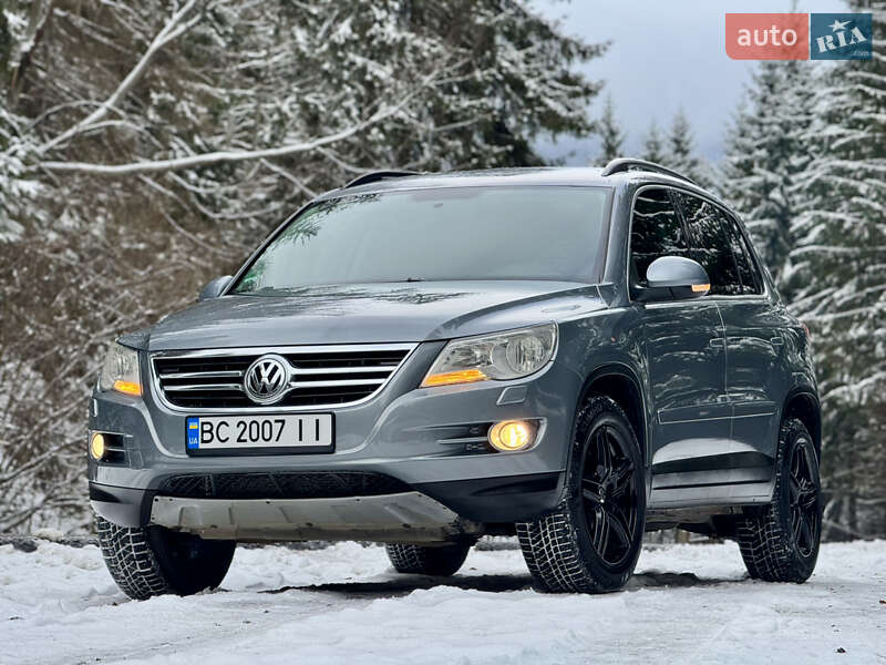 Внедорожник / Кроссовер Volkswagen Tiguan 2010 в Межгорье