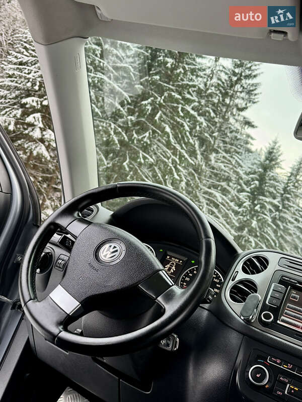 Внедорожник / Кроссовер Volkswagen Tiguan 2010 в Межгорье