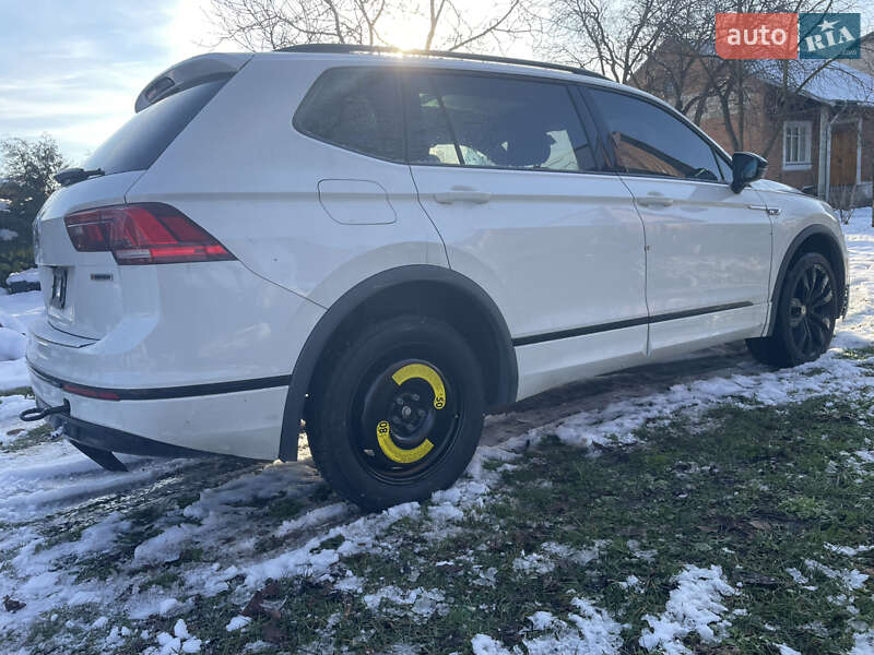 Внедорожник / Кроссовер Volkswagen Tiguan 2021 в Львове