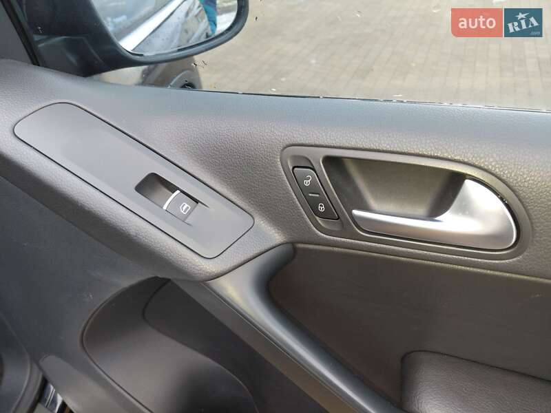 Внедорожник / Кроссовер Volkswagen Tiguan 2012 в Львове