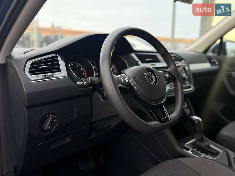 Внедорожник / Кроссовер Volkswagen Tiguan 2018 в Львове