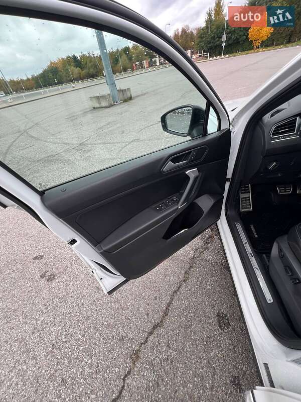 Внедорожник / Кроссовер Volkswagen Tiguan 2019 в Львове