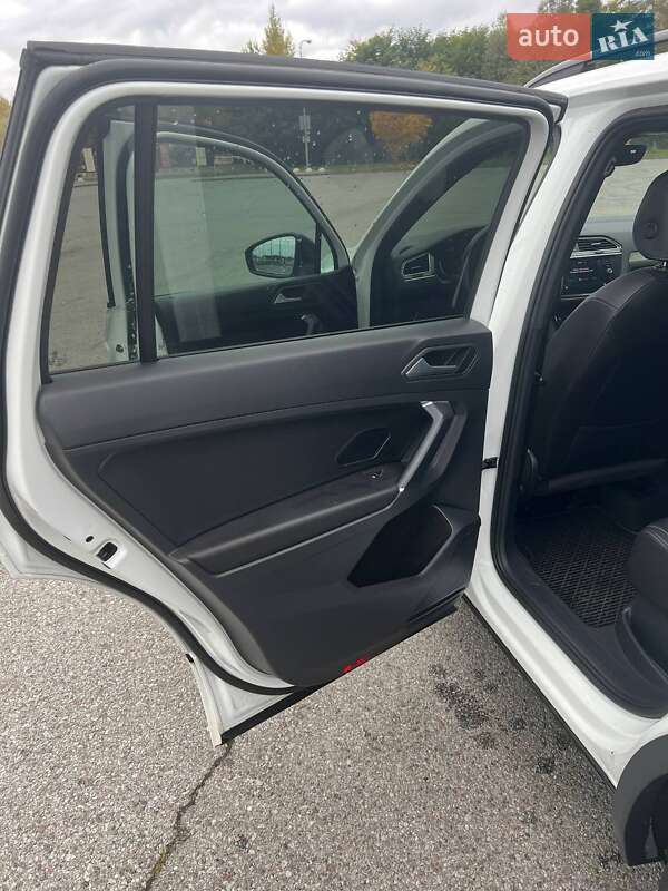 Внедорожник / Кроссовер Volkswagen Tiguan 2019 в Львове