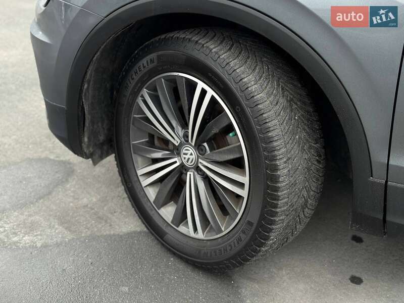 Внедорожник / Кроссовер Volkswagen Tiguan 2017 в Ровно