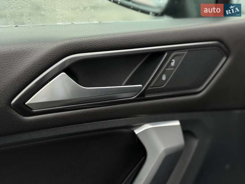 Внедорожник / Кроссовер Volkswagen Tiguan 2017 в Ровно