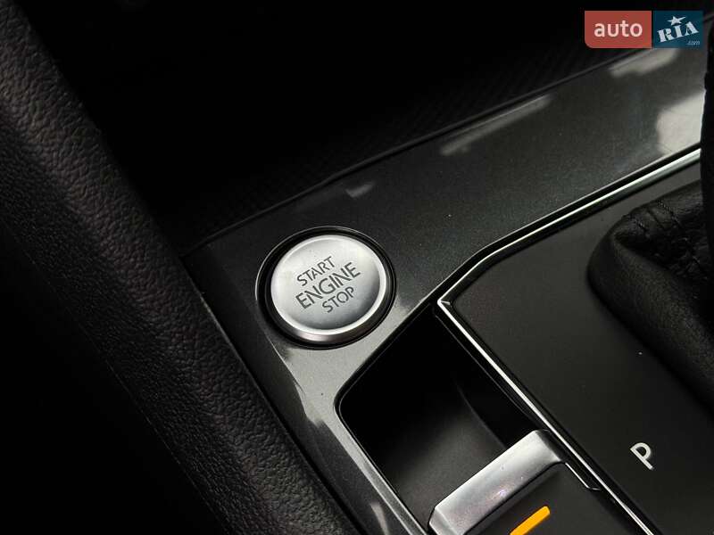 Внедорожник / Кроссовер Volkswagen Tiguan 2017 в Ровно