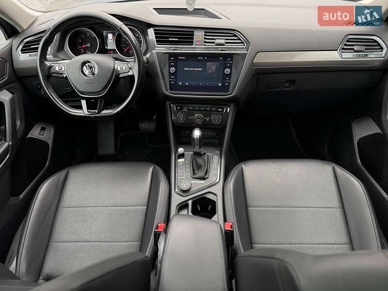 Внедорожник / Кроссовер Volkswagen Tiguan 2017 в Ровно