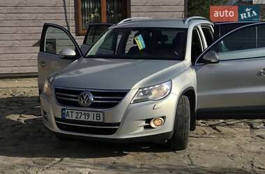 Внедорожник / Кроссовер Volkswagen Tiguan 2010 в Надворной