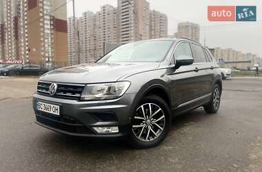 Позашляховик / Кросовер Volkswagen Tiguan 2016 в Києві