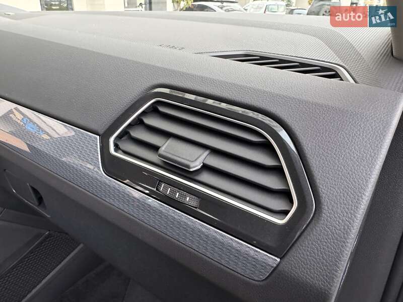 Внедорожник / Кроссовер Volkswagen Tiguan 2021 в Киеве