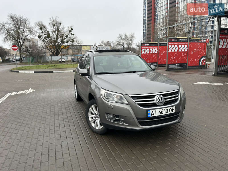 Позашляховик / Кросовер Volkswagen Tiguan 2011 в Києві