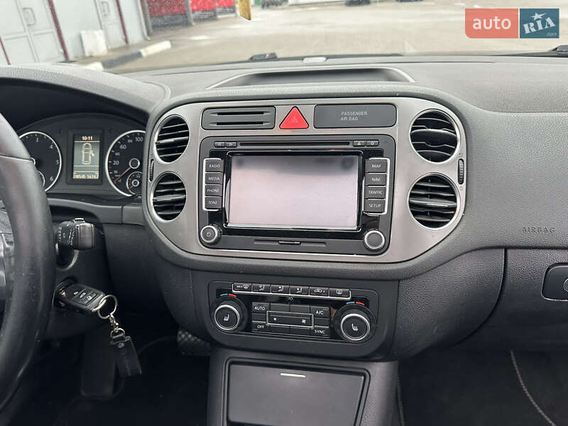 Позашляховик / Кросовер Volkswagen Tiguan 2011 в Києві