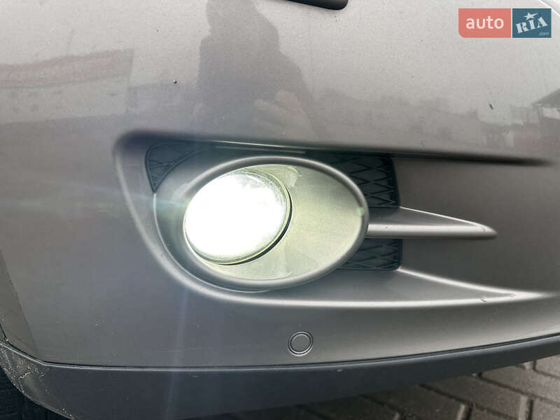 Позашляховик / Кросовер Volkswagen Tiguan 2011 в Києві