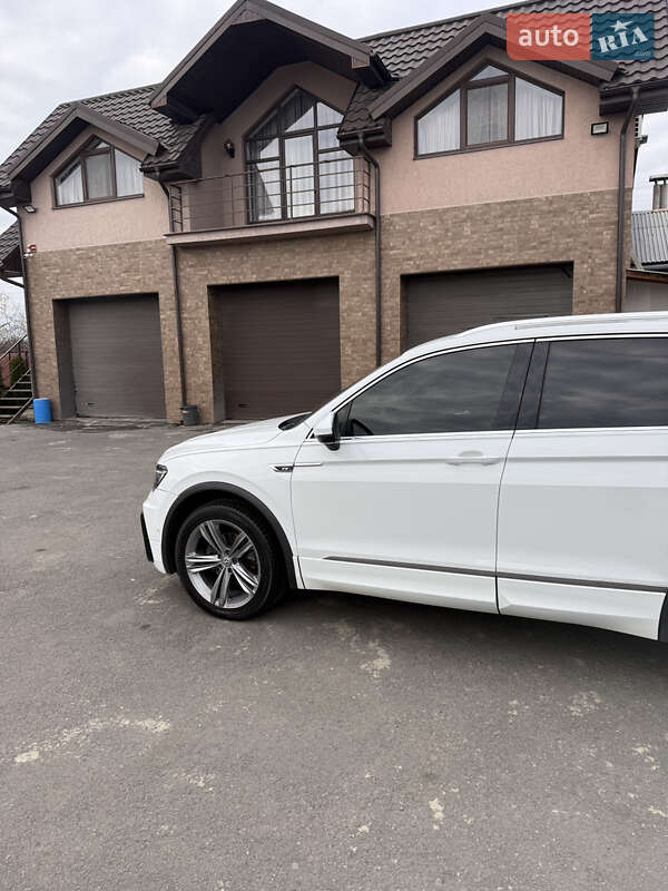 Внедорожник / Кроссовер Volkswagen Tiguan 2017 в Мукачево