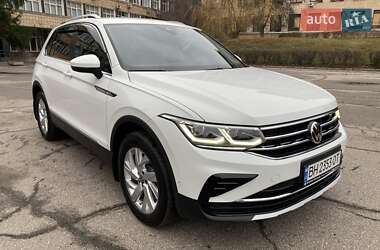Внедорожник / Кроссовер Volkswagen Tiguan 2021 в Киеве