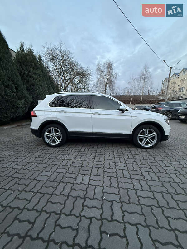 Внедорожник / Кроссовер Volkswagen Tiguan 2017 в Луцке