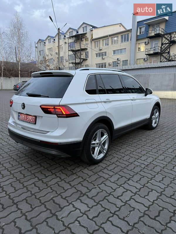 Внедорожник / Кроссовер Volkswagen Tiguan 2017 в Луцке