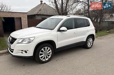 Внедорожник / Кроссовер Volkswagen Tiguan 2010 в Днепре