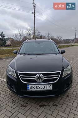 Внедорожник / Кроссовер Volkswagen Tiguan 2008 в Дубно