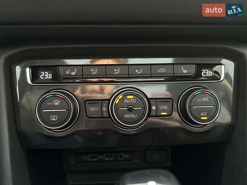 Внедорожник / Кроссовер Volkswagen Tiguan 2018 в Львове