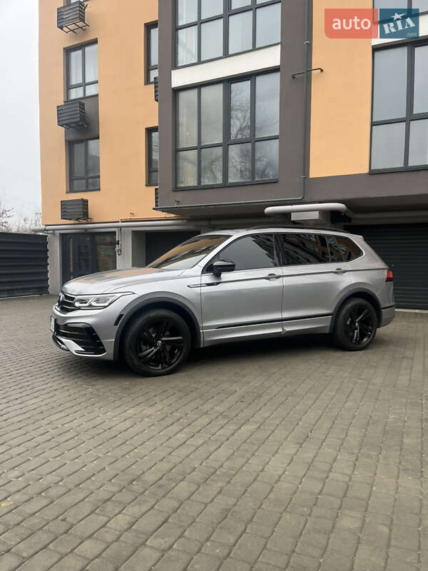 Внедорожник / Кроссовер Volkswagen Tiguan 2022 в Днепре