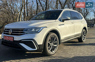 Внедорожник / Кроссовер Volkswagen Tiguan 2023 в Киеве