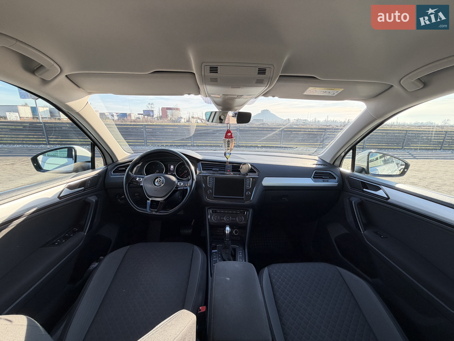 2017 Volkswagen Tiguan - мініатюра 26
