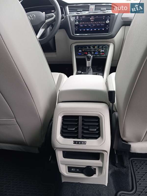 Внедорожник / Кроссовер Volkswagen Tiguan 2023 в Киеве