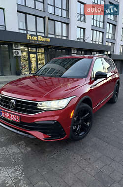Внедорожник / Кроссовер Volkswagen Tiguan 2023 в Новояворовске
