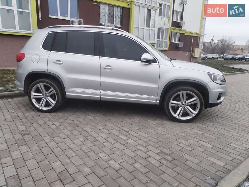 Внедорожник / Кроссовер Volkswagen Tiguan 2016 в Полтаве