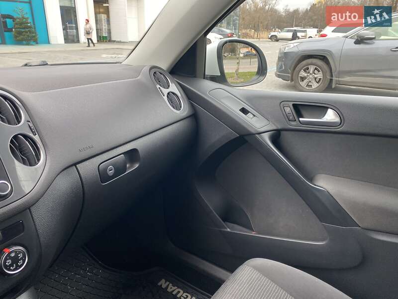 Внедорожник / Кроссовер Volkswagen Tiguan 2014 в Львове
