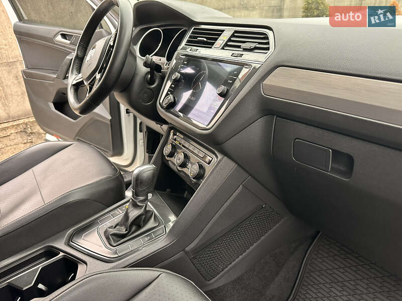 Внедорожник / Кроссовер Volkswagen Tiguan 2018 в Львове