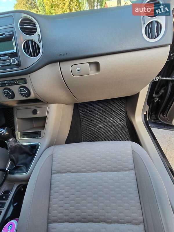 Внедорожник / Кроссовер Volkswagen Tiguan 2009 в Кролевце