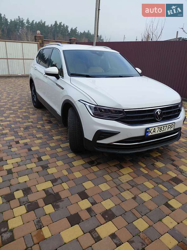 Позашляховик / Кросовер Volkswagen Tiguan 2024 в Києві