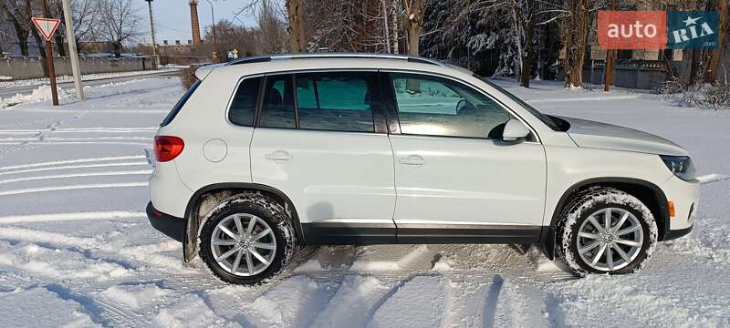 Внедорожник / Кроссовер Volkswagen Tiguan 2016 в Желтых Водах