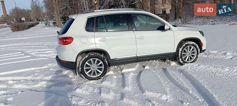 Внедорожник / Кроссовер Volkswagen Tiguan 2016 в Желтых Водах