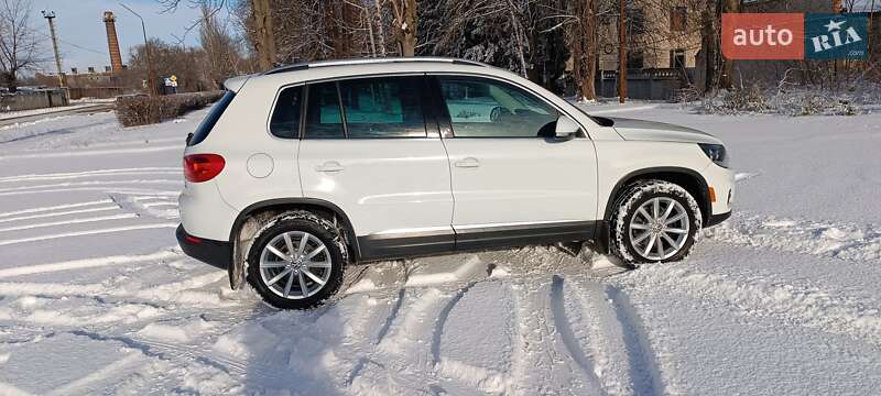 Внедорожник / Кроссовер Volkswagen Tiguan 2016 в Желтых Водах
