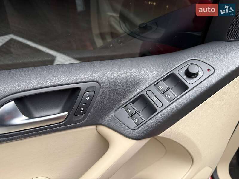 Внедорожник / Кроссовер Volkswagen Tiguan 2015 в Киеве