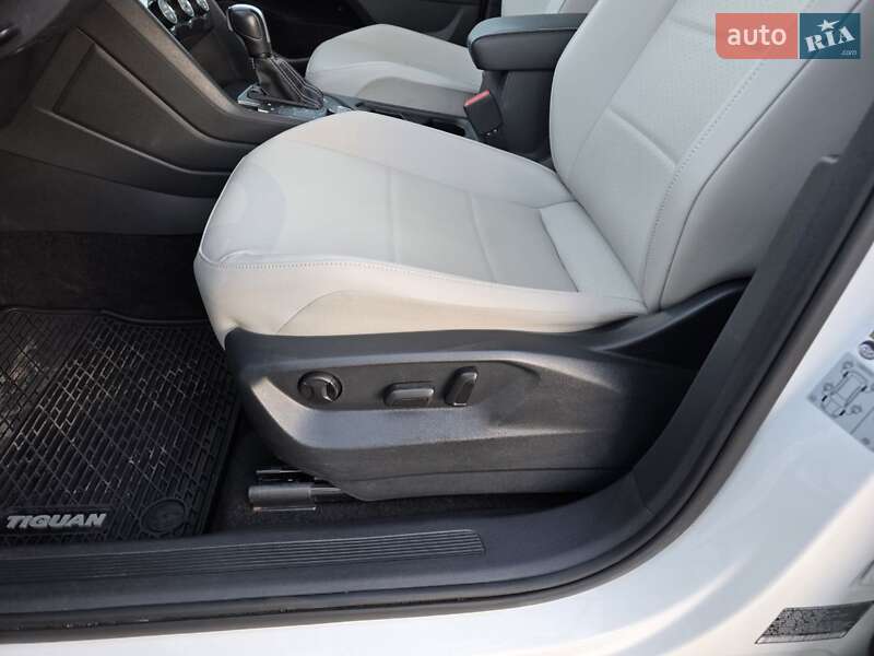 Позашляховик / Кросовер Volkswagen Tiguan 2020 в Кривому Розі фото 31 Позашляховик / Кросовер Volkswagen Tiguan 2020 в Кривому Розі