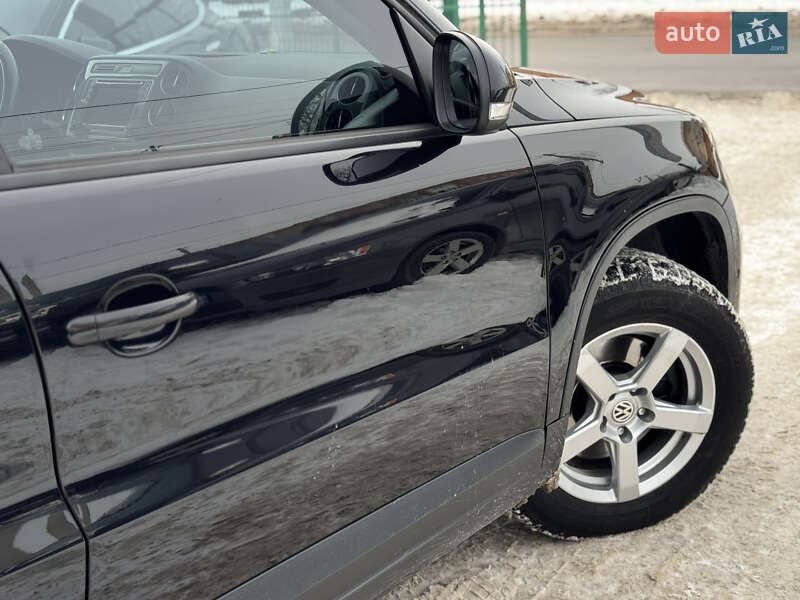 Внедорожник / Кроссовер Volkswagen Tiguan 2016 в Бердичеве