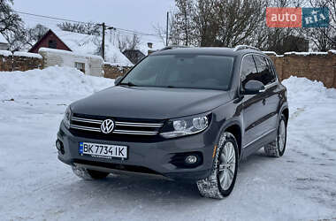 Позашляховик / Кросовер Volkswagen Tiguan 2011 в Дубні