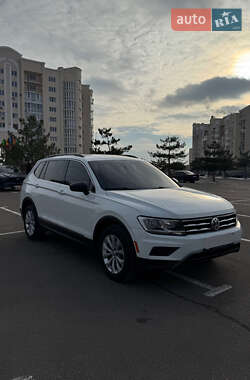 Внедорожник / Кроссовер Volkswagen Tiguan 2017 в Николаеве