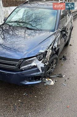 Внедорожник / Кроссовер Volkswagen Tiguan 2015 в Киеве