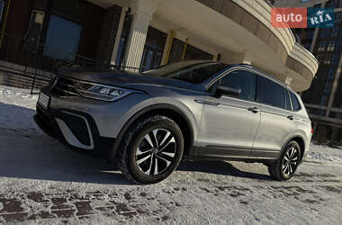 Внедорожник / Кроссовер Volkswagen Tiguan 2024 в Киеве