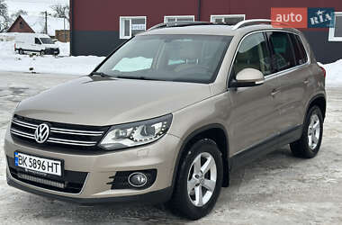 Внедорожник / Кроссовер Volkswagen Tiguan 2012 в Дубно