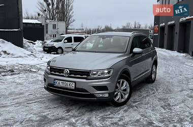 Позашляховик / Кросовер Volkswagen Tiguan 2016 в Києві