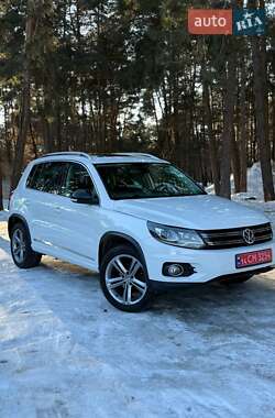 Внедорожник / Кроссовер Volkswagen Tiguan 2016 в Новояворовске