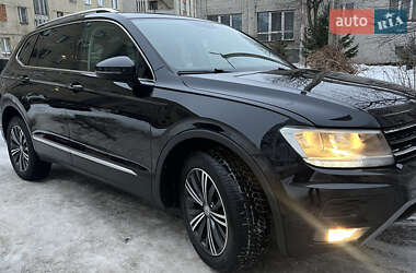 Позашляховик / Кросовер Volkswagen Tiguan 2018 в Львові