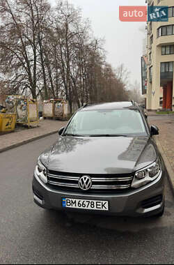 Позашляховик / Кросовер Volkswagen Tiguan 2015 в Києві