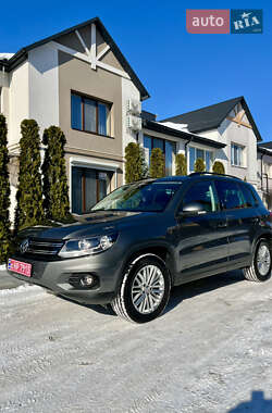 Позашляховик / Кросовер Volkswagen Tiguan 2015 в Рівному